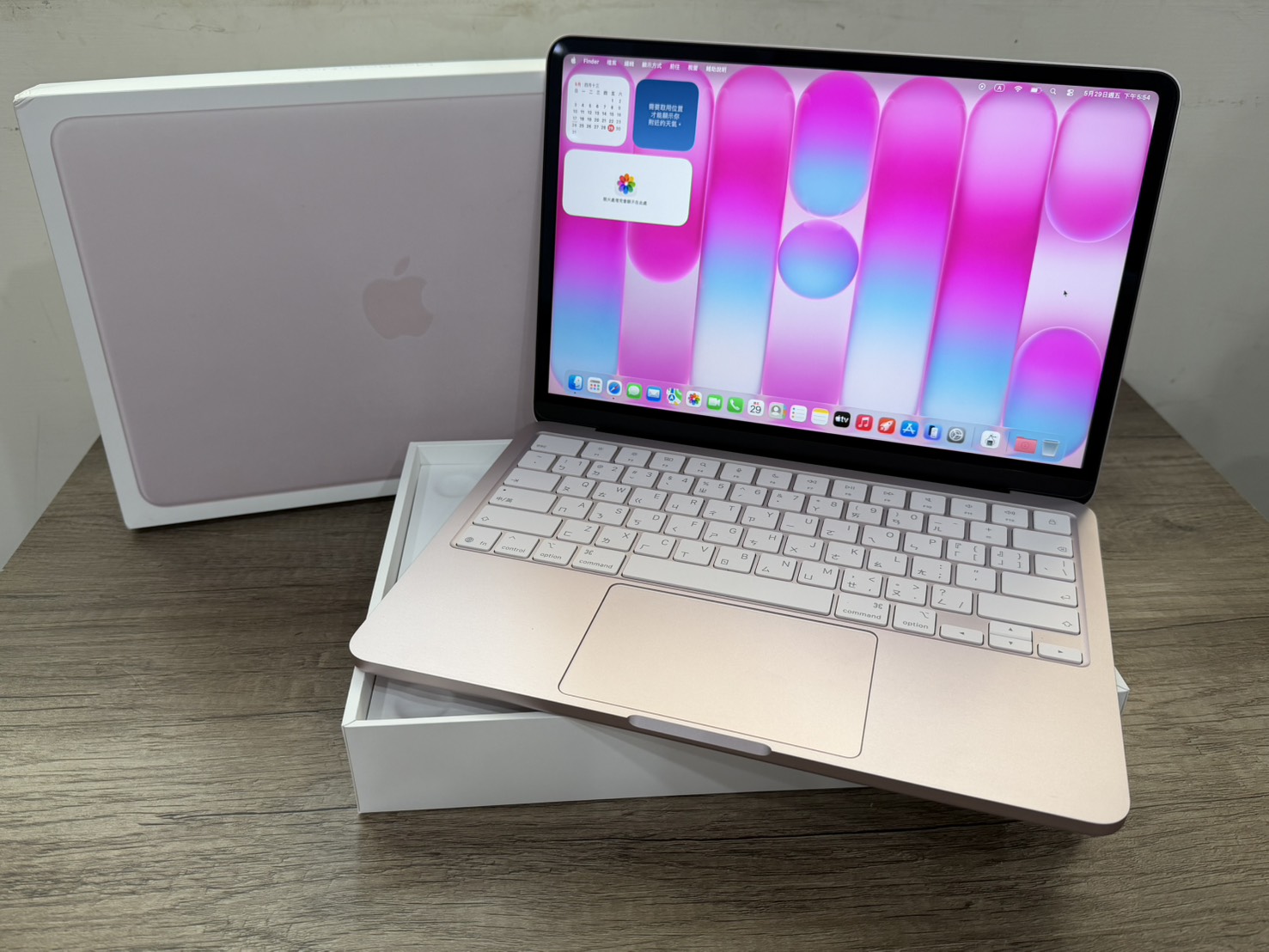 Apple MacBook Neo 開箱實機照